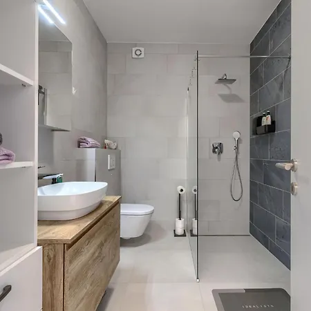 Vesna By Interhome Pula