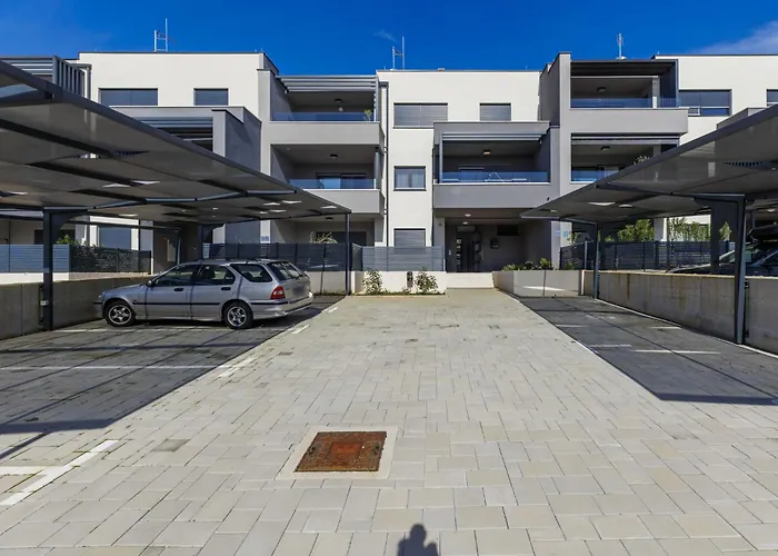 Vesna By Interhome Pula